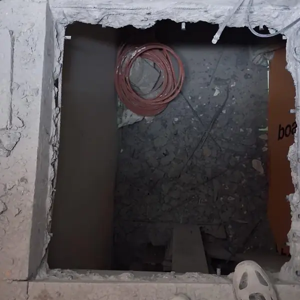 Arifiye duvar kesme ve delme hizmetleri — Betonarme döşemede elmas kesimle açılmış kare boşluk