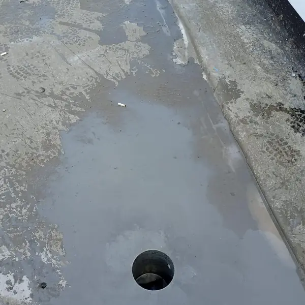 Çekmeköy karot ve beton kesme hizmetleri — Islak kesim sonrası döşemede düz kenarlı karot deliği