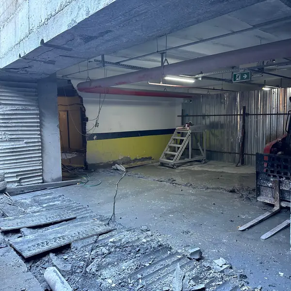 Dilovası mağaza ve dükkan mimari tasarım & uygulama — İş yeri zemininde kontrollü beton kesim çalışması