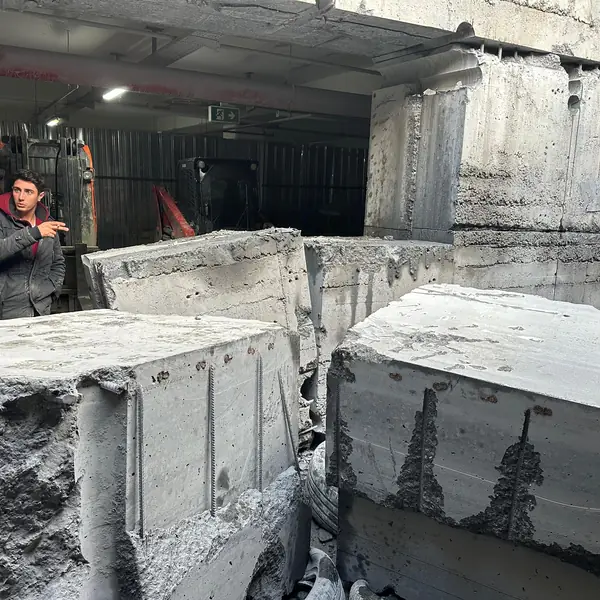 Sancaktepe hidrolik beton kesme — Kontrollü kesimle parçalara ayrılmış betonarme bloklar
