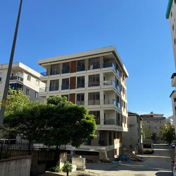 Burdur inşaat ve tadilat projeleri — Sokak cephesinden tamamlanmış apartman görünümü